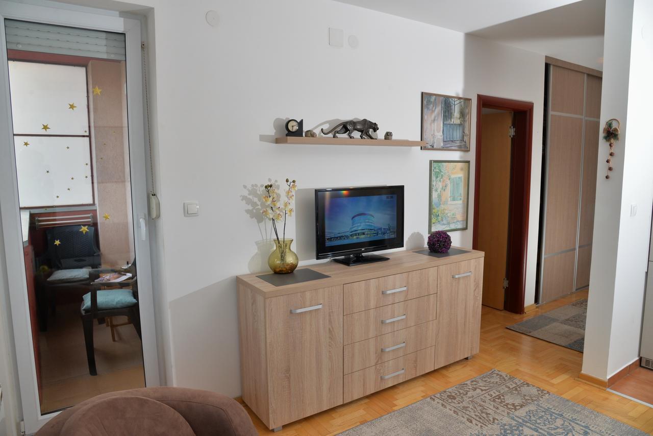 Apartment Xenia โนวีซาด ภายนอก รูปภาพ